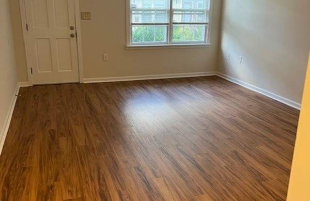 Updated townhouse in downtown Frederick ready for immediate move in! Gallery 4