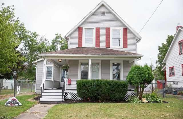 4 Bedroom 1 Bathroom House in Lorain - 1924 East 30th Street, Lorain, OH 44055