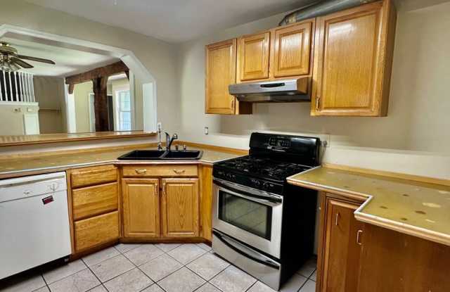 112 CHERRY LN l 6 BED, 3 BATH Gallery 3
