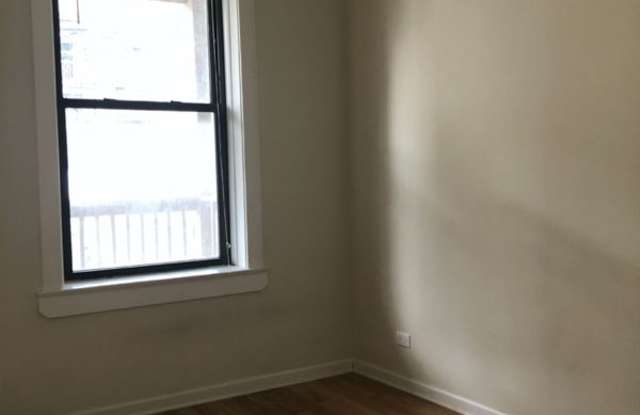 2706 W Haddon 1R Gallery 3