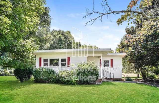 100 East Moffitt Avenue - 100 East Moffitt Avenue, Liberty, NC 27298