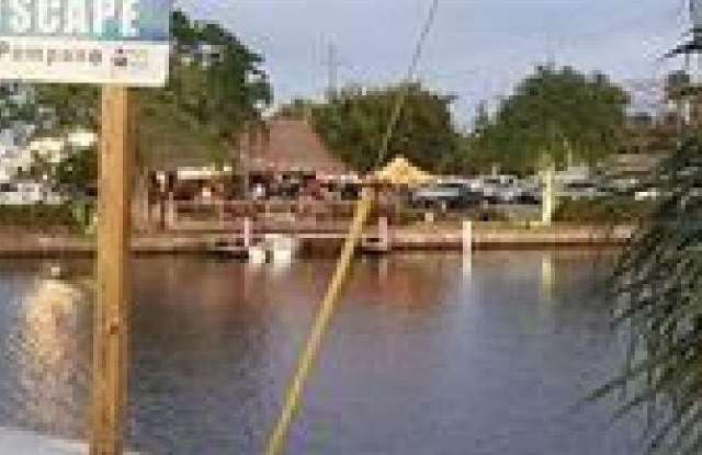 1420 SE 4th Avenue SE unit: 4 photos photos