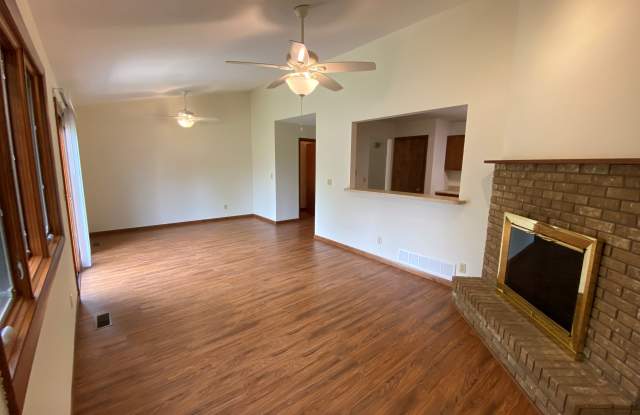 1704 Trails Dr Gallery 4
