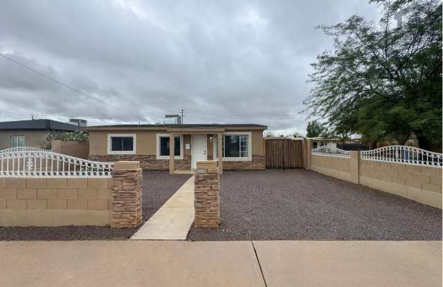 2Bed/2Bath House at Van Buren St/27th Ave! Move-In Ready for Immediate Move-In! – NO HOA! RV GATE! Gallery 1