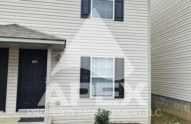 MOVE-IN SPECIAL,NO RENT TIL JUNE 1ST! - Nice 2 Bd | 1.5 Ba Townhouse in West Knox Condo Community! photos photos