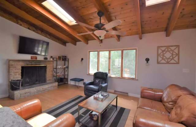 "Hoosier Daddy"- This fully furnished, turn-key, 6bd/2ba house Gallery 4