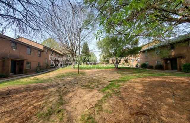 Fayetteville Village Apartments | 1340 Gray Avenue Apt B photos photos