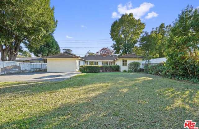 15471 Victory Blvd photos photos