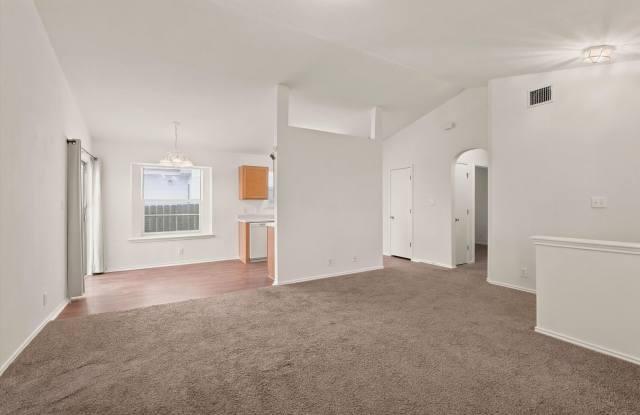 Beautiful 3/2 Woodlake Terrace Gallery 4