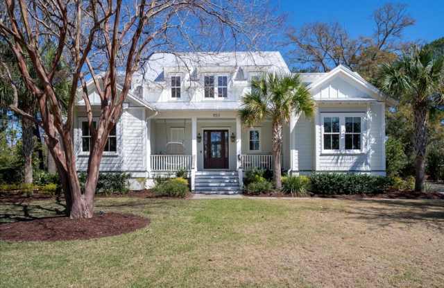 Fully Furnished Home In The Groves photos photos