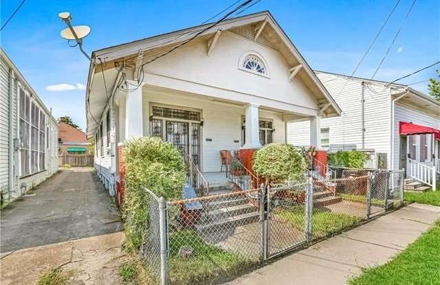3925 COLISEUM Street photos photos