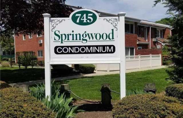 745 Conklin Street - 745 Conklin Street, Farmingdale, NY 11735