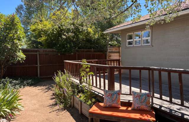 Located Right Off Galveston, 2 Bedroom Duplex w/Fenced Yard! photos photos