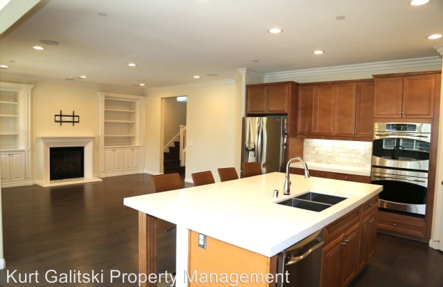 367 Bayside Ct - 367 Bayside Ct, Costa Mesa, CA 92627