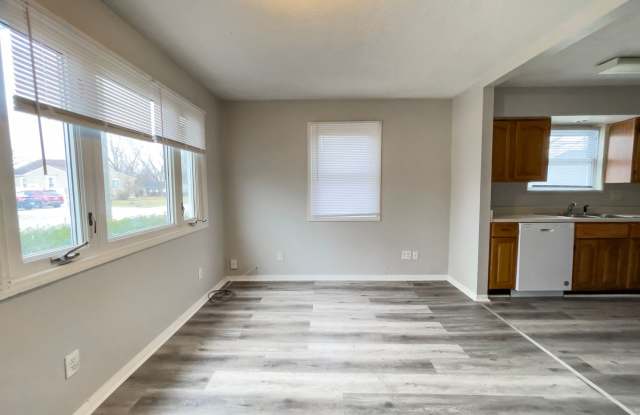 For Rent: 1623 E 20th St. Cozy 1 Bedroom Home! In Unit Washer & Dryer! Pet Friendly! Gallery 3