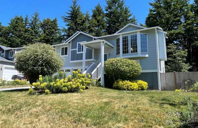 Beautiful Spacious 4 Bedroom 2.75 Bathroom Home in Quiet Coupeville Neighborhood! photos photos