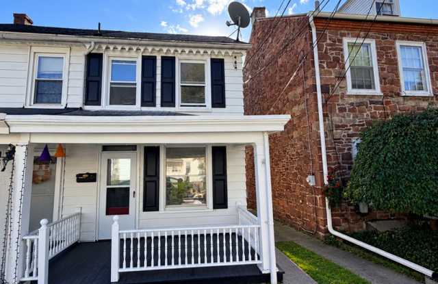 Vintage Charm Meets Fresh Style A Three-Bedroom Home with Personality Gallery 1