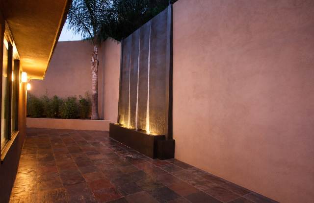 Live in the 90210! Stunning Modern Newly Renovated 2 Bedroom plus bonus room home in Beverly Hills! Gallery 4