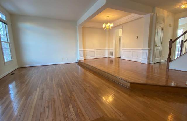 9604 LAGERSFIELD CIRCLE Gallery 4