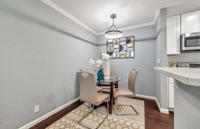 335 Half Moon Ln. Gallery 3