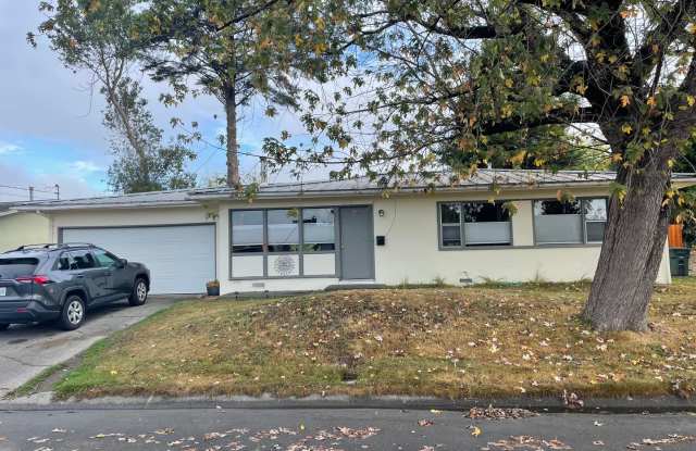 3BD/2BA Arcata home features large backyard, quiet neighborhood! photos photos