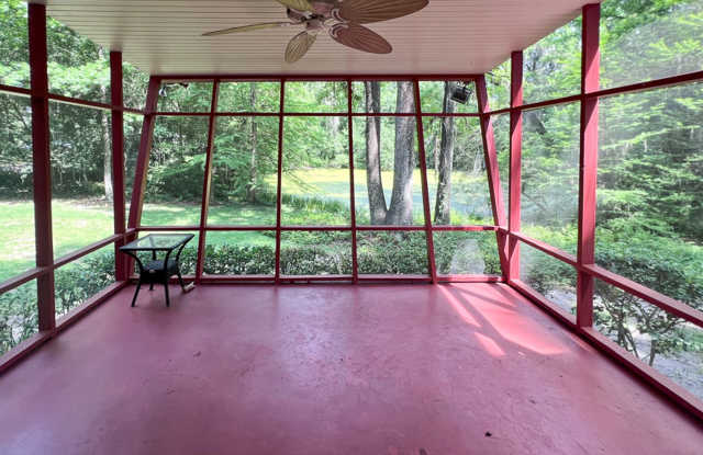 2BR/2BR Near Law School - Available NOW! *$1,000 off of First Month Rent* Gallery 3