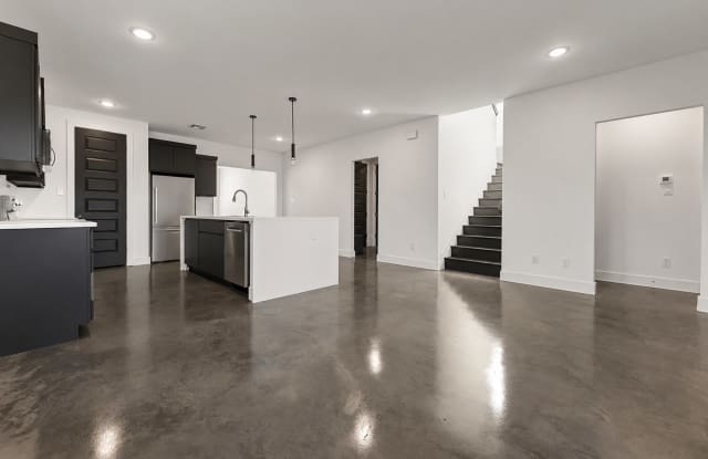Luxury 4 Bedroom in South College Station Gallery 4