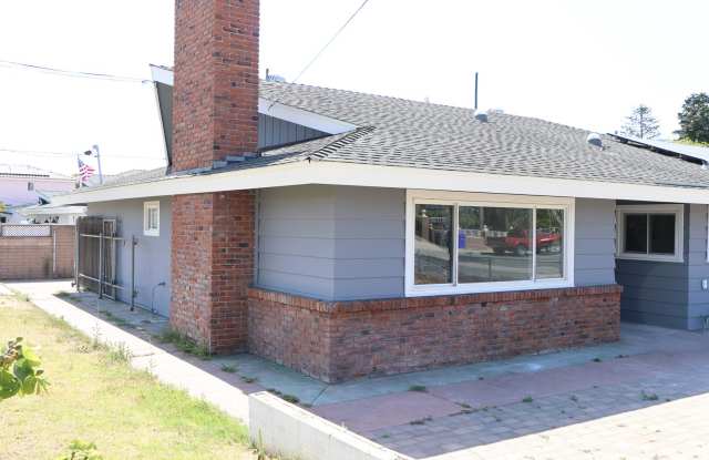 2 bedrooms 2 baths corner home in Imperial Beach. photos photos
