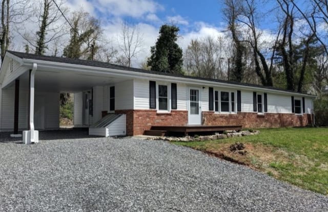 402 Caribou Rd - 402 Caribou Road, Asheville, NC 28803