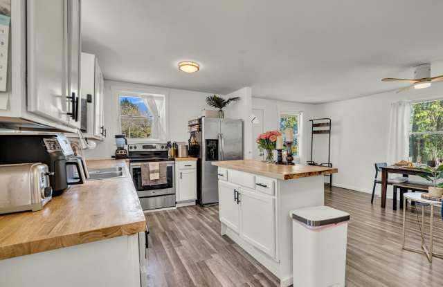 Charming Cottage with Modern Upgrades in Hanahan - 1237 Dickson Avenue, Hanahan, SC 29410