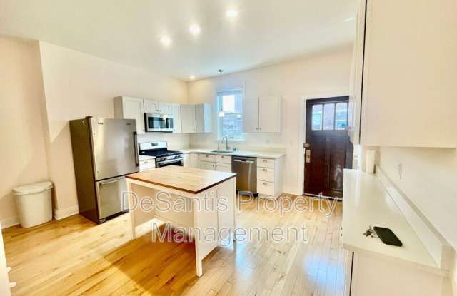 153 43rd 1/2 Street Gallery 4