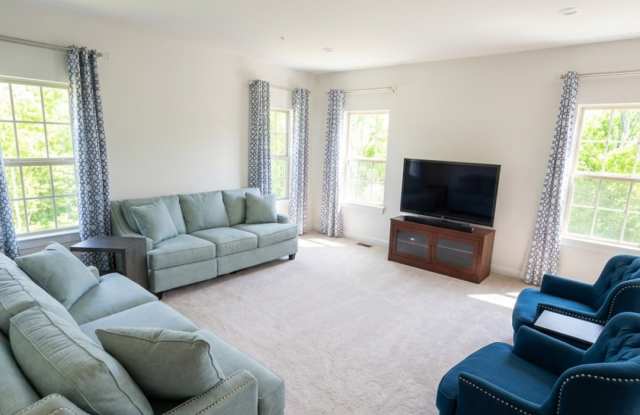 6828 Woodridge Road Gallery 2
