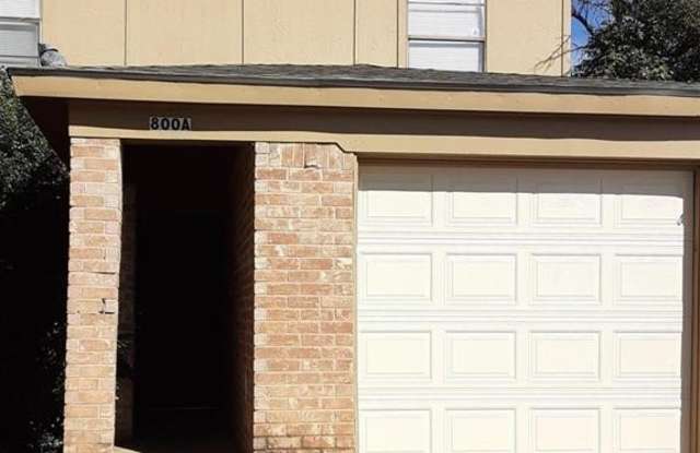 800 NW Summercrest Boulevard - 800 Northwest Summercrest, Burleson, TX 76028