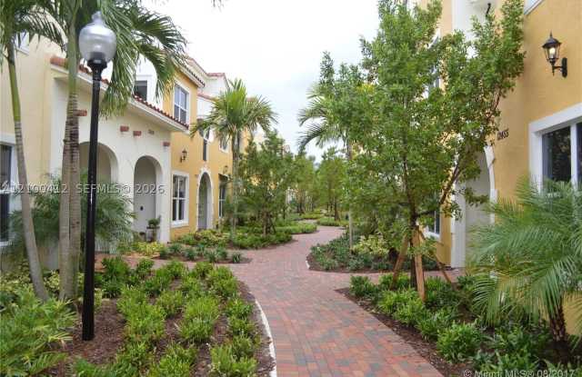12459 NW 17th Ct Gallery 1