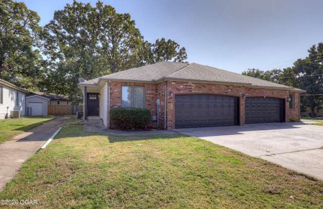 117 W Briarbrook Lane Gallery 1