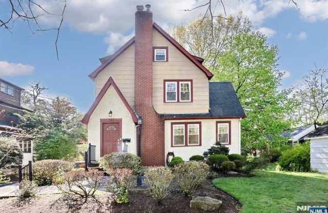 191 Hardenburgh Avenue photos photos