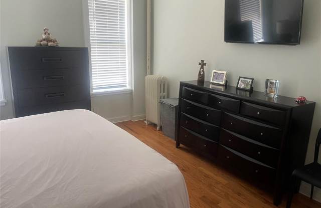 9752 75 ST photos photos