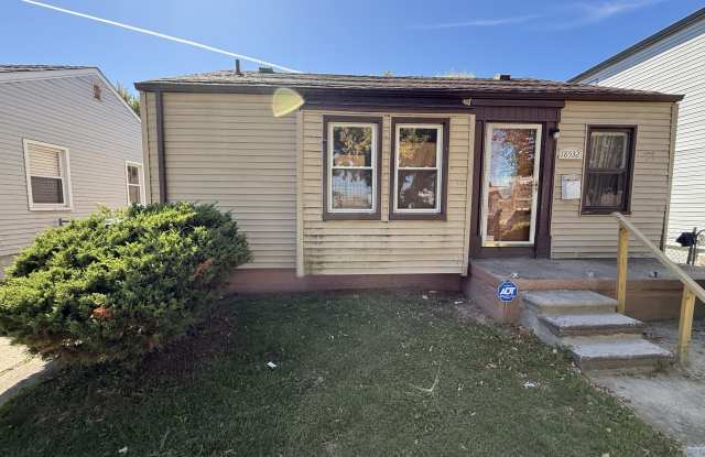 18532 Roscommon Street - 18532 Roscommon Street, Harper Woods, MI 48225