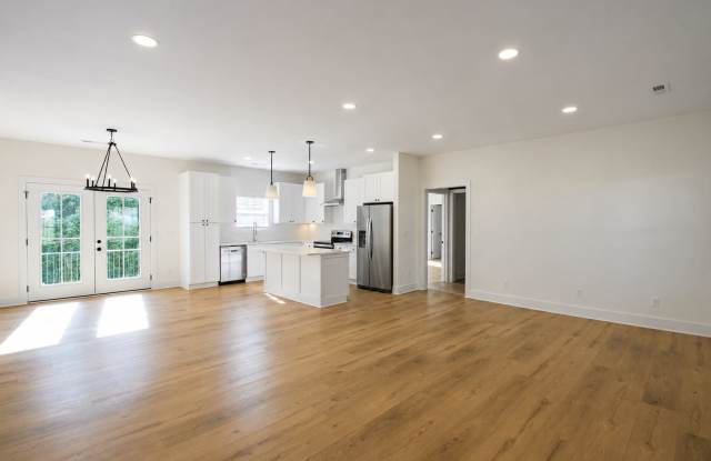 Modern Pet-Friendly Home with Two-Car Garage, Pool and Dog Park Gallery 4