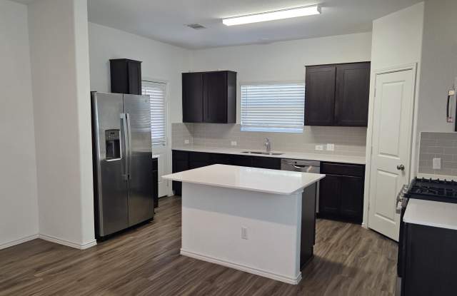 249 Red Buckeye Loop Gallery 1