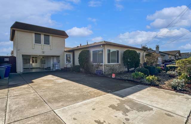 Coastal Comfort  Entertainer’s Retreat in Marina Faire photos photos