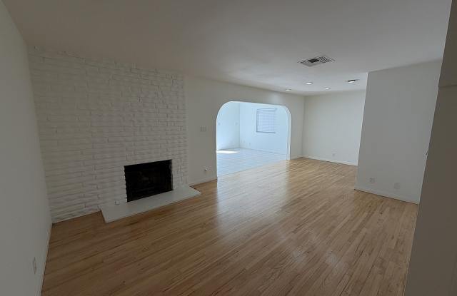 GORGEOUS 4BED/2BTH SINGLE FAMILY HOME IN QUIET AREA OF GRANADA HILLS Gallery 3