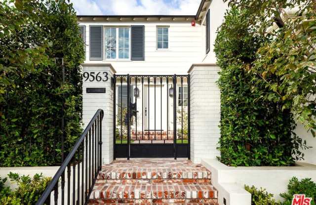 9563 Charleville Blvd photos photos