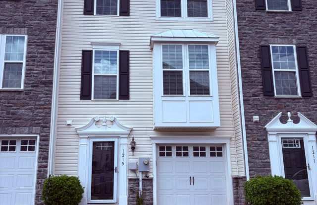 Spacious 2/2.5 Townhouse at Regents Glen-York Suburban SD photos photos