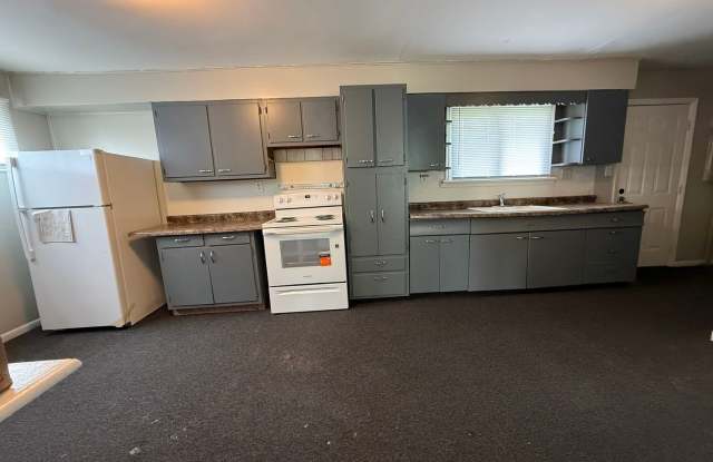 For Rent: 3511 S Ebright St. 3 Bedroom 1 bath! Recently Renovated! Washer & Dryer Hookups! Gallery 4