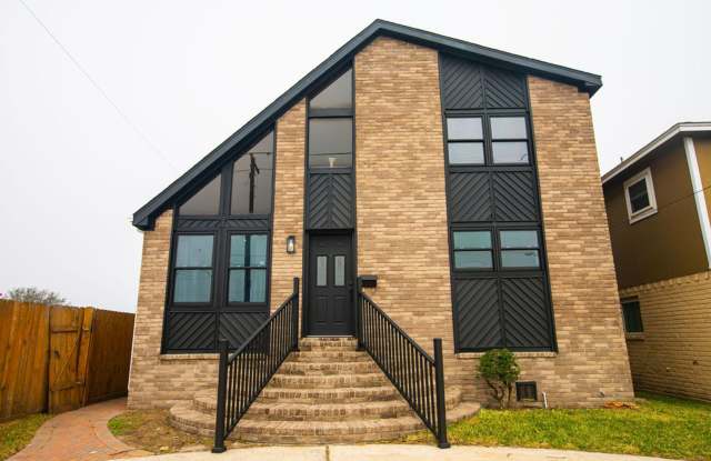Spacious Modern Living - 7308 Jones Drive, Galveston, TX 77551