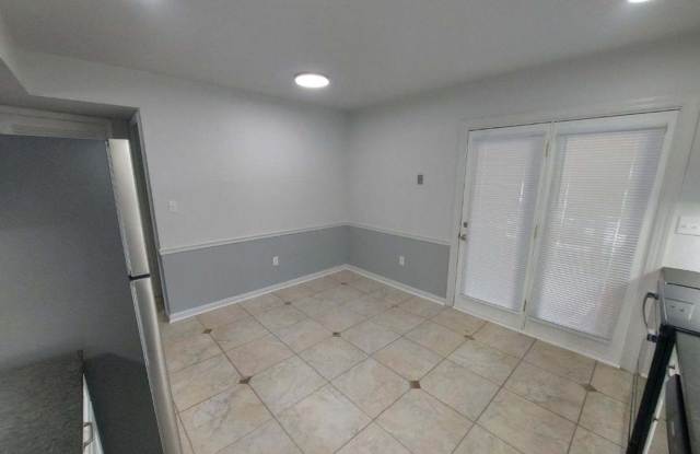 Beautiful Roanoke 2 bed 2 bath Duplex Gallery 4