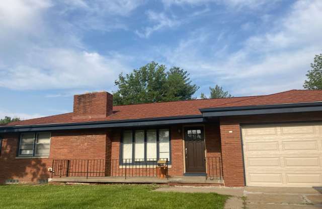 Spacious 3 bedroom 1.5 bathroom home photos photos