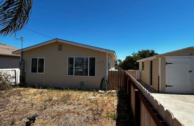 AVAILABLE NOW - RECENTLY REMODELED 3BD+1BA HOME with Modern Finishes Gallery 4