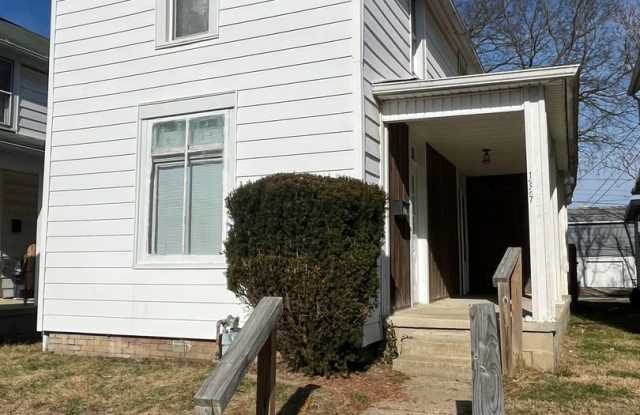 3 Bedroom Single-Family Home in Lancaster - 1227 East Chestnut Street, Lancaster, OH 43130